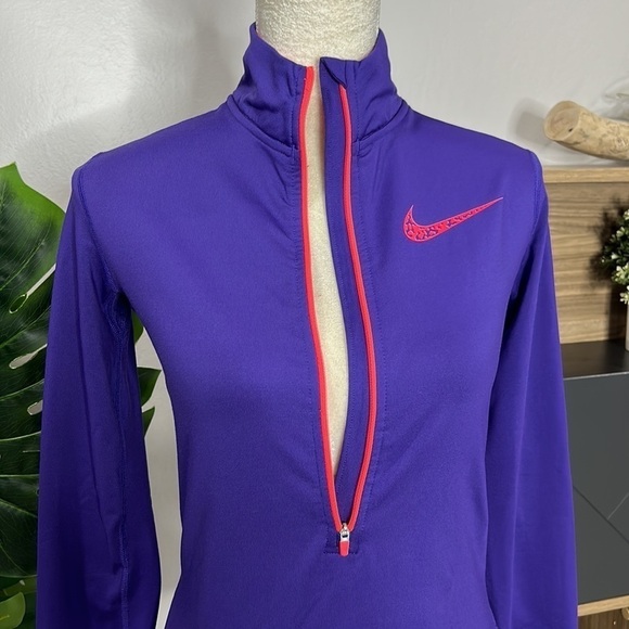 Nike • pro drifit half zip long sleeve with thumbholes - Picture 5 of 9